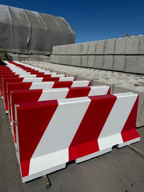 Betonschutzwand C35/45, Weiß/Rot, 810 mm
