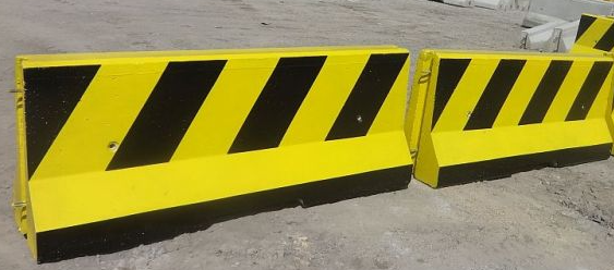 Betonbarriere wie U-14b, doppelseitig - gelb und schwarz lackiert B35/45