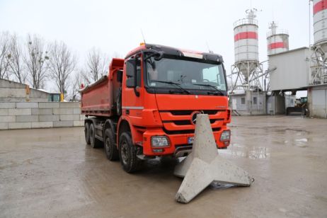 "Starblok" Concrete Barrier