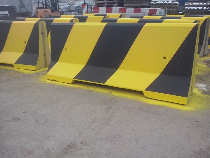 Concrete barrier 810 mm, yellow-black