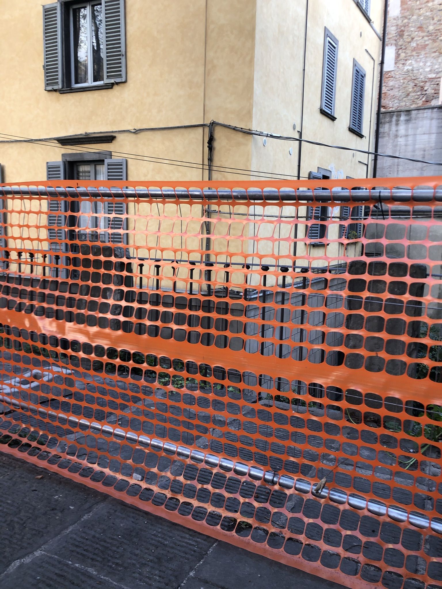 Barrier fencing plastic mesh