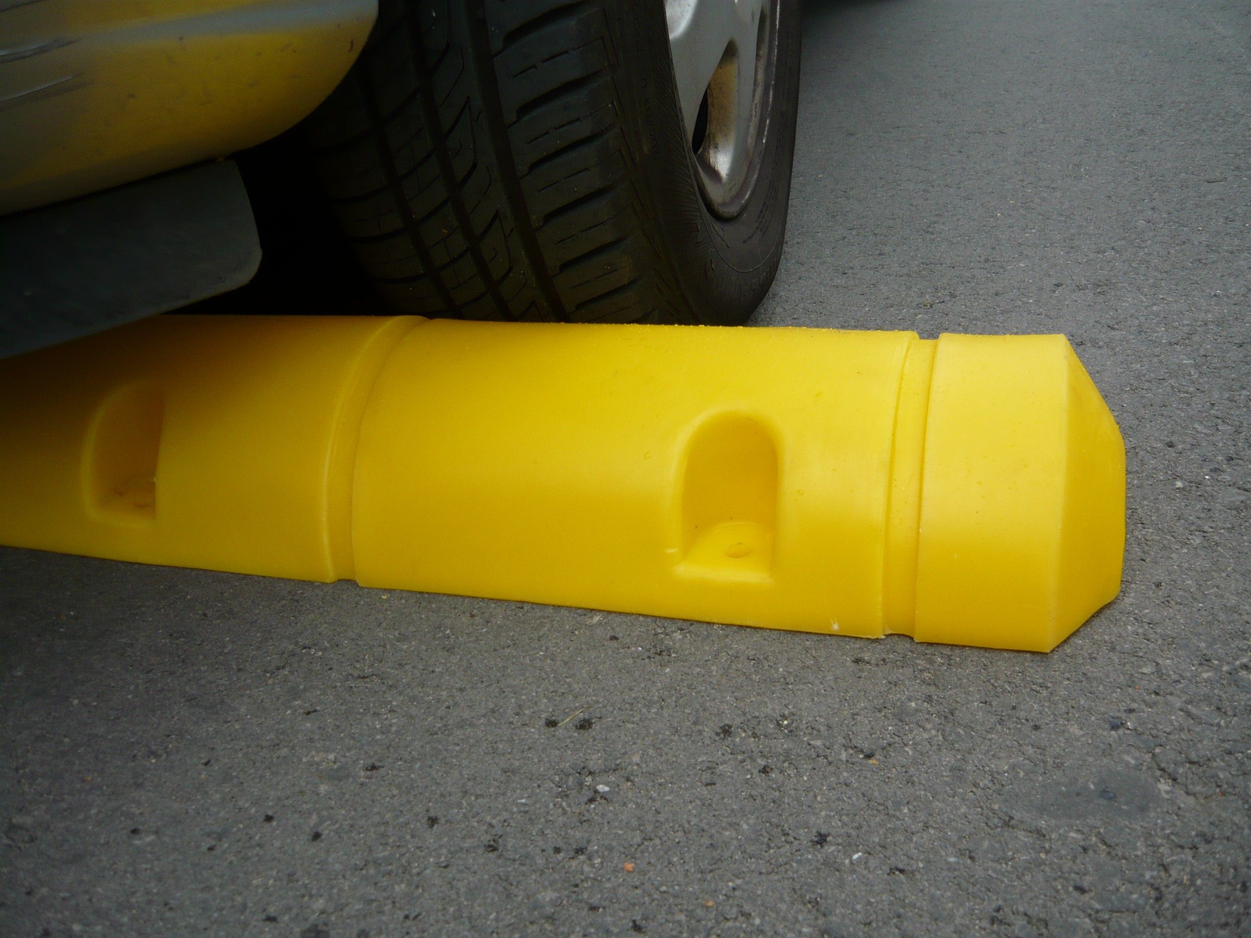 Parking limiter PE yellow