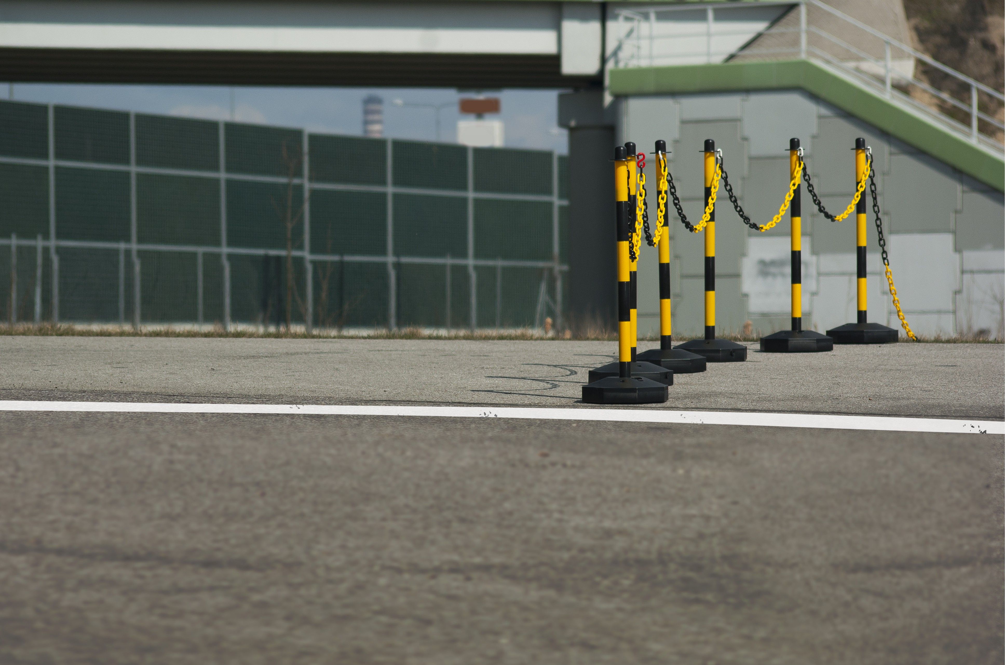 Chain post 900 mm, plastic base round, yellow / black