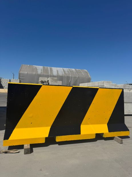 Barrière en béton double face peinte jaune et noir 1200 kg B35/45