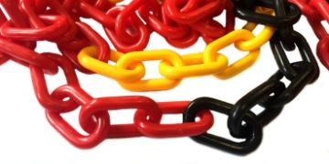 Chaîne de balisage en plastique 8 mm tricolore - Jaune/Rouge/Noir (25 m)