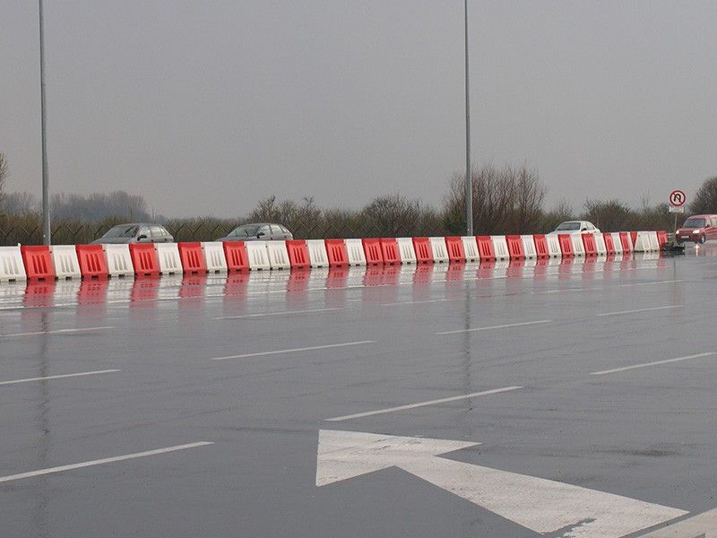 Barrière routière U-14 / U-25 50 cm rouge