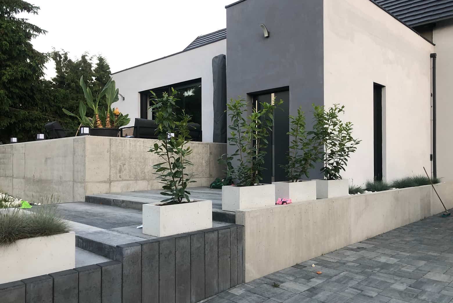 Jardinière en béton armé 70x70x30 cm - 110 L
