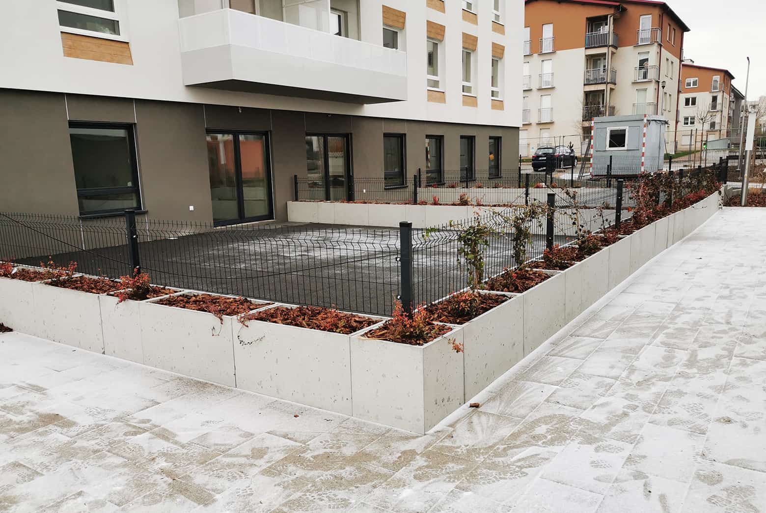 Jardinière en béton armé 70x70x30 cm - 110 L