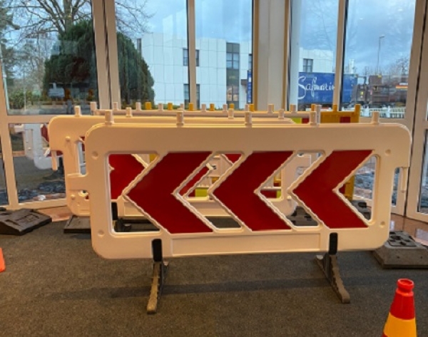 Arrow barrier White 2,0m RA1 incl. Foot
