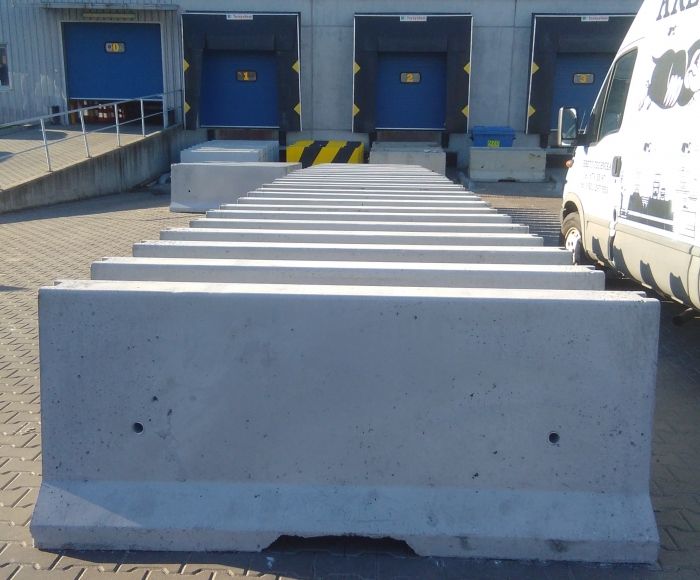 Barriera in cemento 810 mm C30/37 - 2000 x 500 x 810 mm